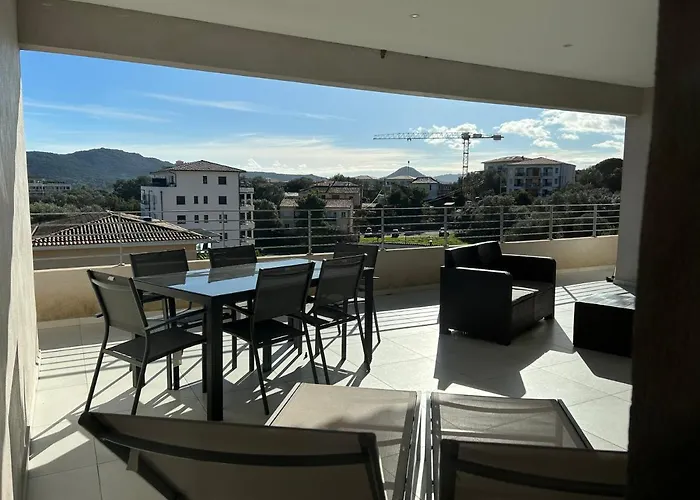 Sur Le Port * بورتو فيكشْيو